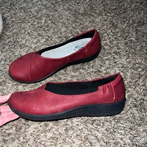 Clark’s Cloudsteppers Red Flats Size 9.5